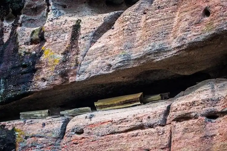 无人能解的龙虎山绝壁悬棺之谜