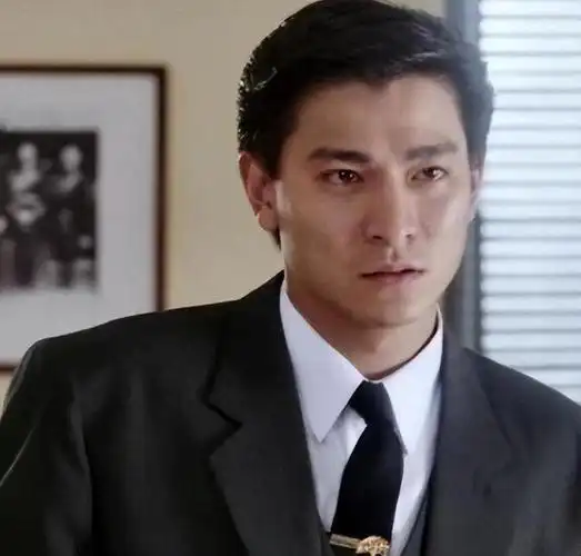 对女儿也十分宠爱,可能是因为老来得子,刘德华也变成了"宠女狂魔"