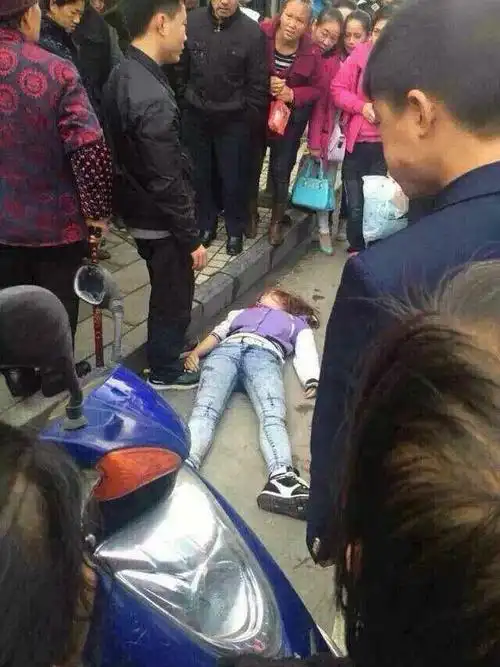 武冈四海宾馆门口,一年轻女子离奇死亡