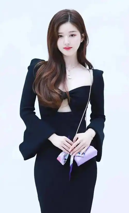 赵露思黑色抹身材礼服,时尚迷人,端庄优雅_连衣裙_显得_蝴蝶结