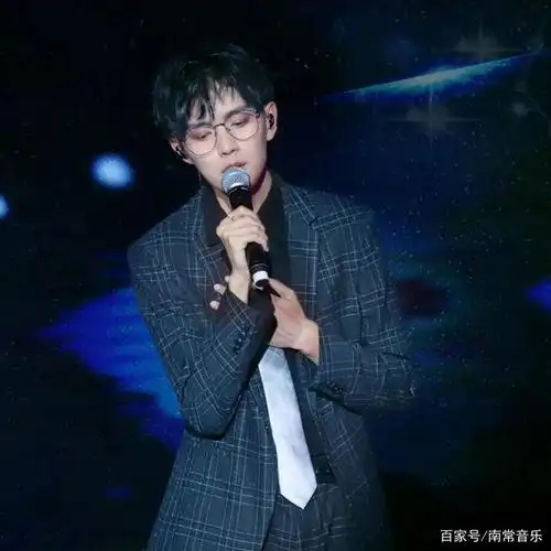 古风圈一体机-妖扬,一个集声控,手控,颜控为一体的男人