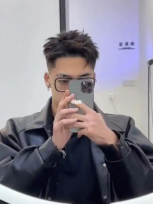 超帅二八分男生发型立体有型超酷