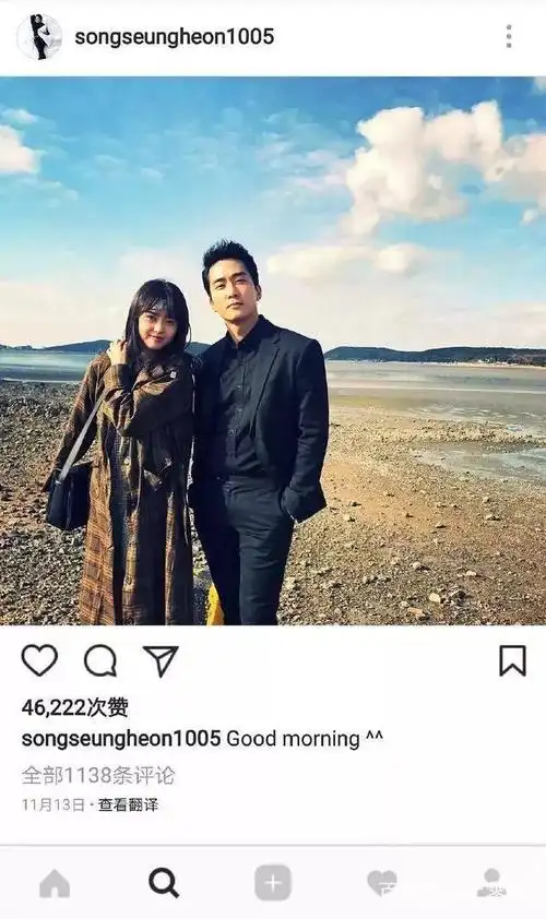 高雅拉与宋承宪的这些照片则充满了甜蜜,而且去的场合多种多样