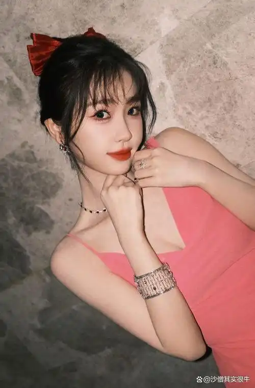 12月18日消息,新生代女星虞书欣凭借其清新俏皮的性格,可爱的外貌和