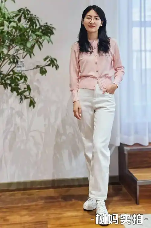 "老夫少妻"穿搭合集:春天妈妈这么穿,衬托得老公很有钱,哈哈哈