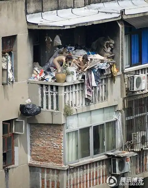 本命年的人梦见自己赤着全身,意味着识时务知进退为要,宜守不宜进