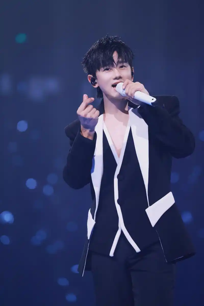 张杰超话 78#张杰未你好吗跨年演唱会#  星海相汇,与live共频 北斗