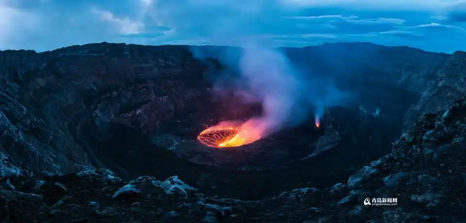 高清青岛摄影师镜头下的火山口犹如汹涌火湖