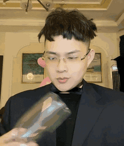 猕猴桃歪嘴战神45度歪嘴男动态表情包