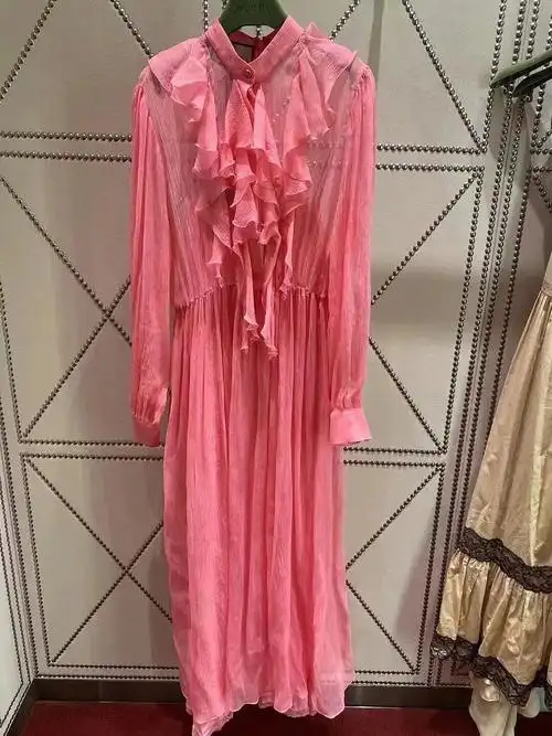 俏皮可爱又温柔的樱花粉连衣裙