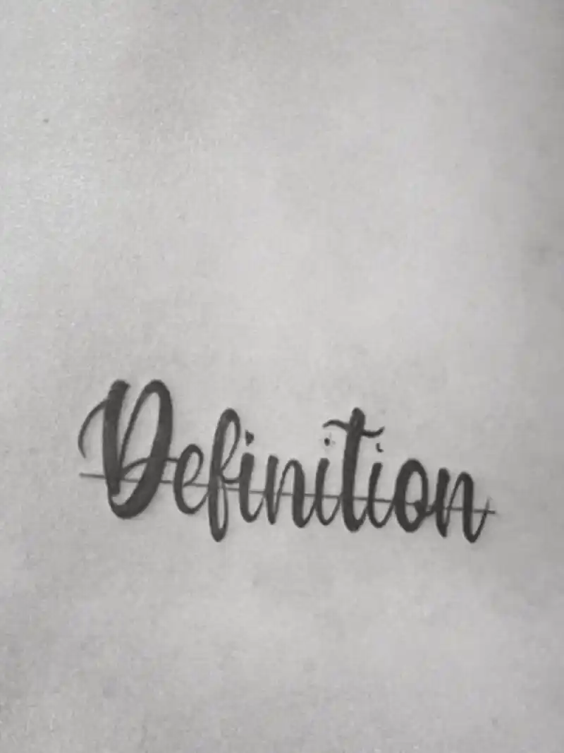 后腰纹身 英文翻译是:definitions加一条红线(不要被任何定义),图三是