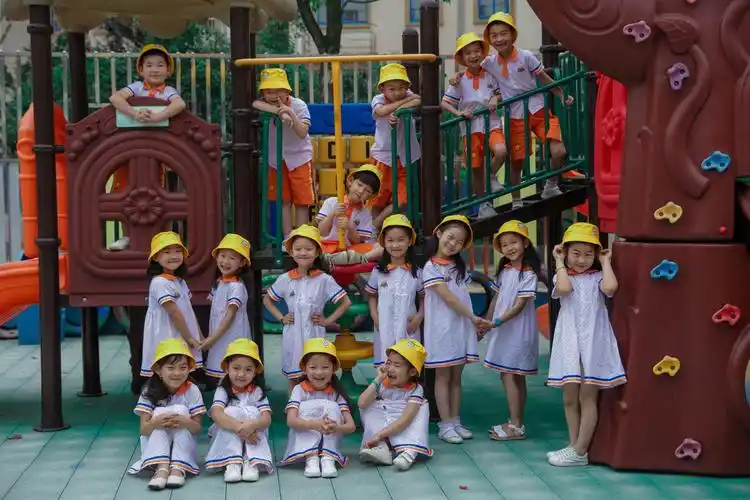 小金星斯麦尔幼儿园大班集体毕业照