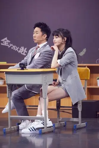 王牌对王牌,认真营业的郑爽颜值依旧吸睛,爆笑搭档杨迪