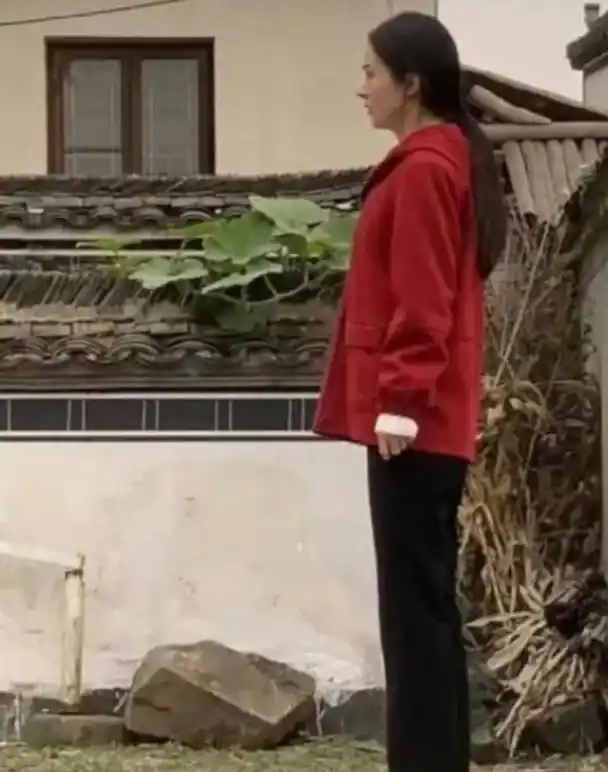 赵丽颖新剧片场照片流出,饰演一名农村妇女,毫无违和感