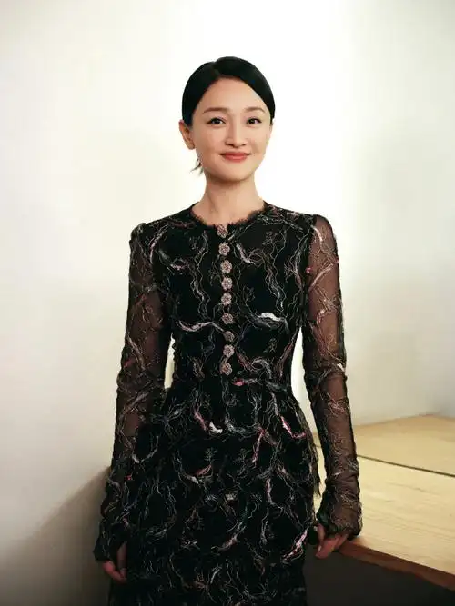 周迅蕾丝树叶高定裙##上影节红毯