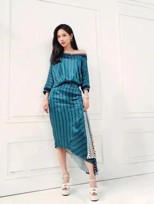 王霏霏重拾女团梦舞台上身穿短裙女团风格太突出