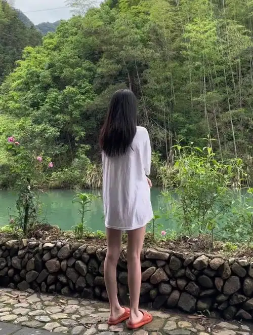 游泳邂逅性感美女性感的背影不知迷倒多少人