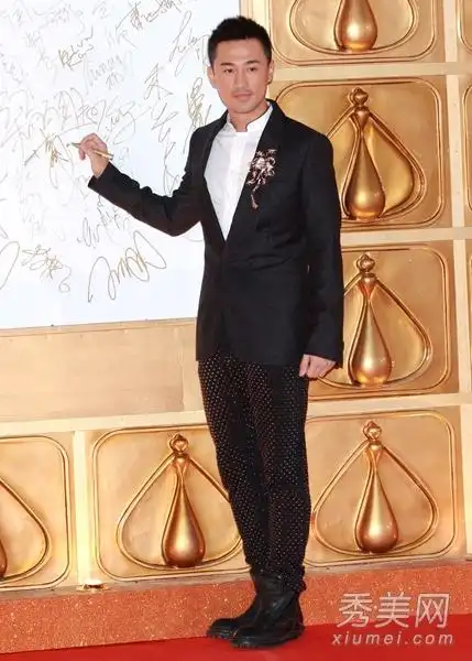 曝光10大谎报身高1米8的男星(9)