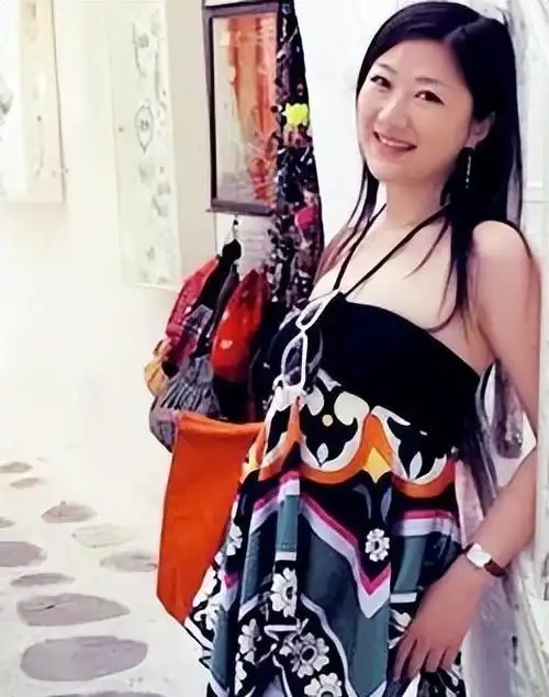 上海主持人杨蕾与土豆网总裁闪婚闪离搭档房海燕离开压力大