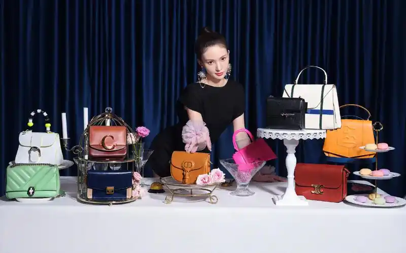 金晨时髦包包大片高清桌面壁纸_大陆明星_壁纸下载_美桌网