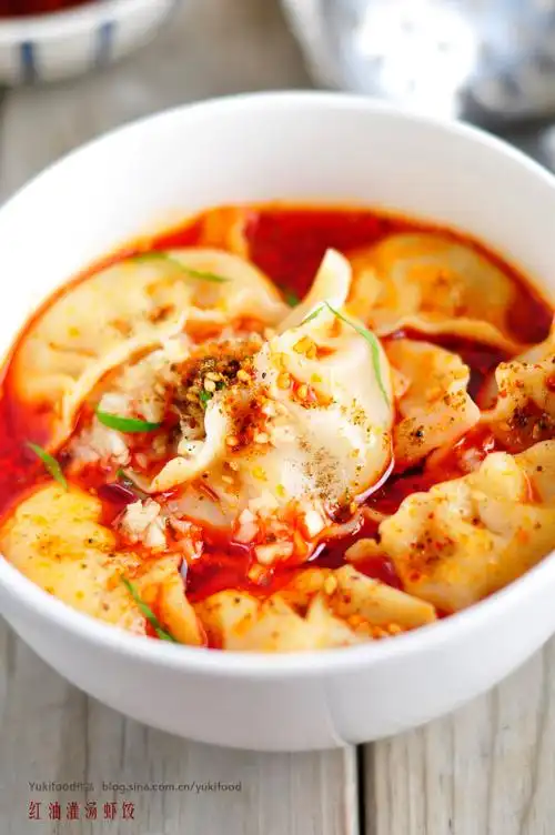 汤汁醇正一口吞满口香的红油水饺——红油灌汤虾饺