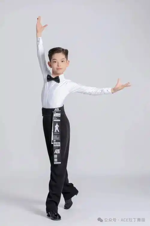 男孩跳"拉丁舞"太惊艳,气质非凡
