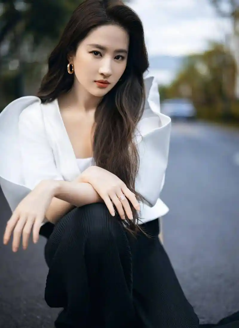 拥有一双清澈纯粹的眼睛 刘亦菲