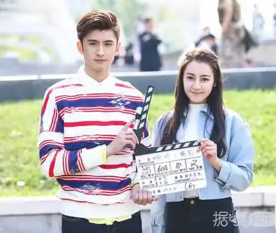 张云龙王一菲恋情曝光男方去年也曾与迪丽热巴同游日本