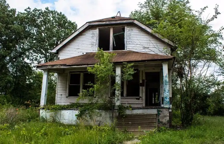 曾经豪华的别墅区,被遗弃多年后如今成鬼城