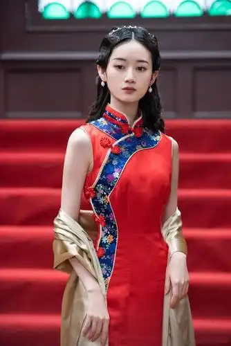 《演员》郭晓婷演如萍,穿红旗袍勒出曼妙好身材,气质明艳又娇俏