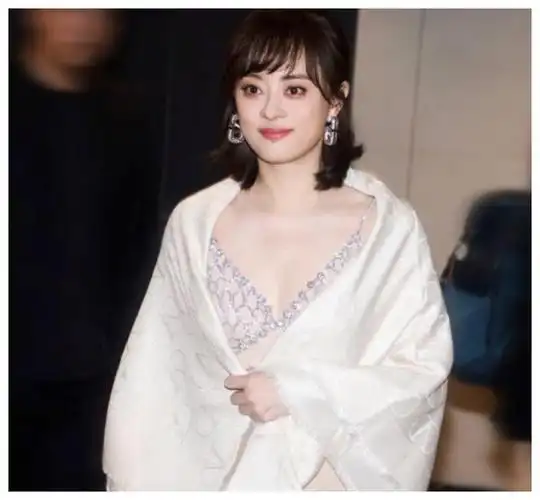 孙俪颠覆形象颜值身材双受宠感受审美重生