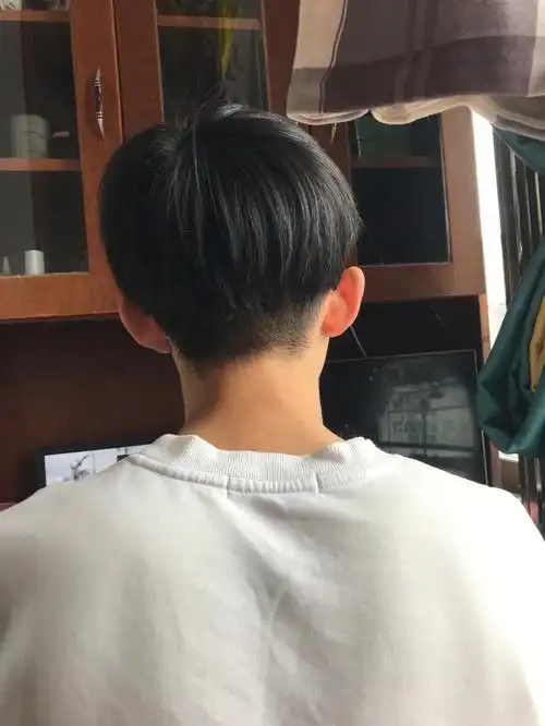 我给男朋友剪的头发他不让我发朋友圈