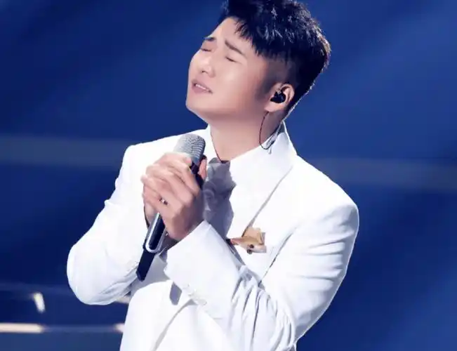 原创白小白参加天赐的声音首次公布已婚直言欠老婆一个婚礼