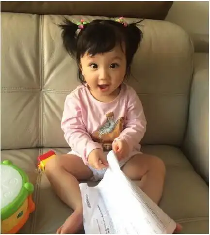 洪欣的女儿是和谁生的 洪欣现在老公张丹峰资料照片