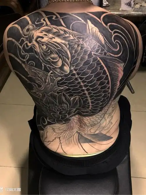 今日工作满背遮盖未完成_纹身图案手稿图片_花刺的纹身作品集