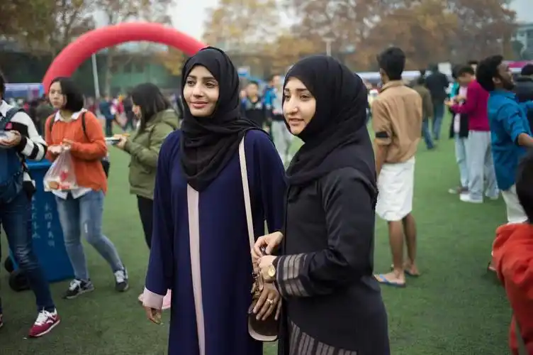 15,也门人善于建造高层建筑,传统老城看起来如同高楼大厦般的气势.