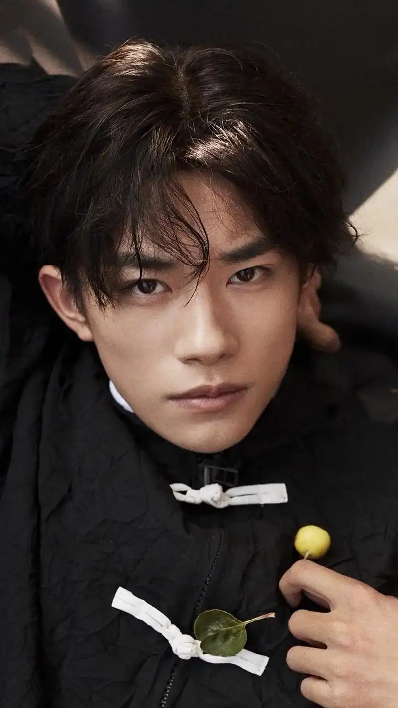 古风#易烊千玺 黑褂褂真的绝 - 抖音