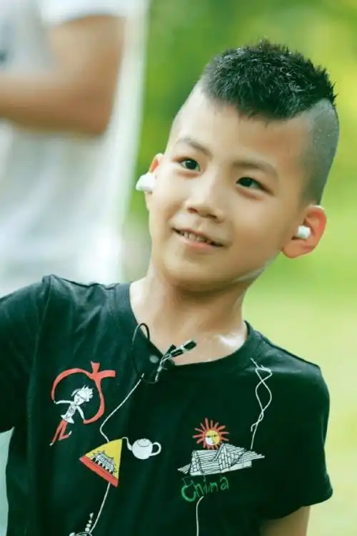 【#爸爸去哪儿#剧照盘点】看到康康,就让我想起了这句诗:积石如玉,列