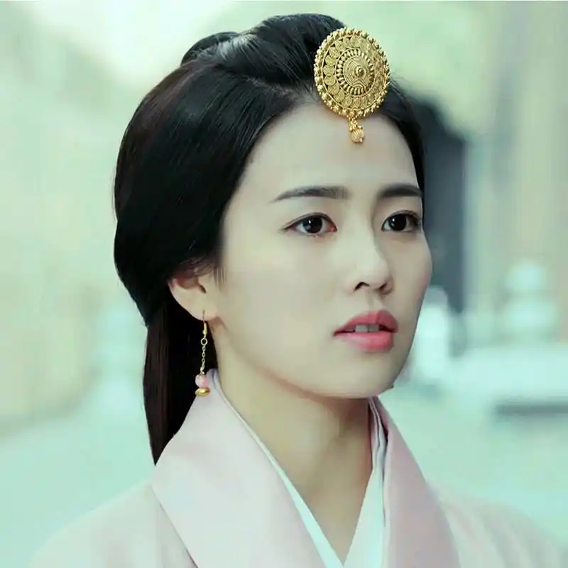 从《大王不容易》开始关注到白鹿这位女演员,当时她饰演的妲喜和大王