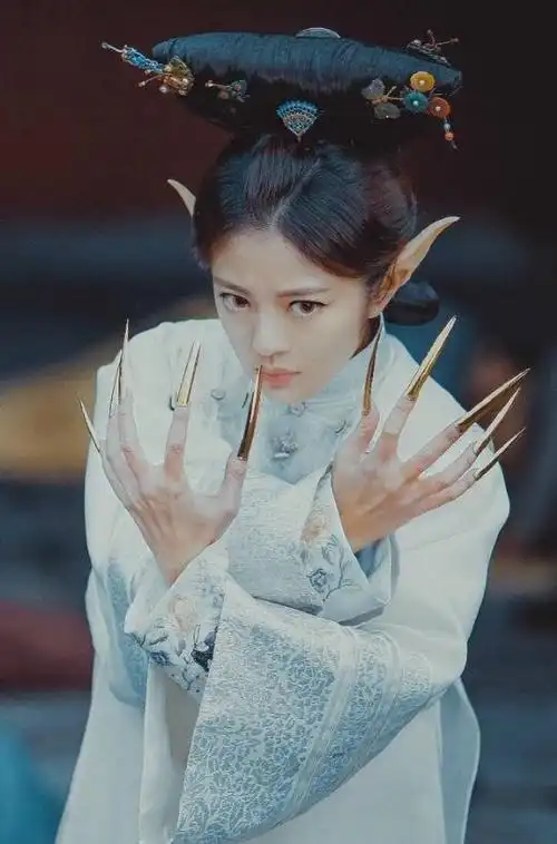 李一桐,因为出演了《半妖倾城》让大家认识了她,演技,演技双在线啊