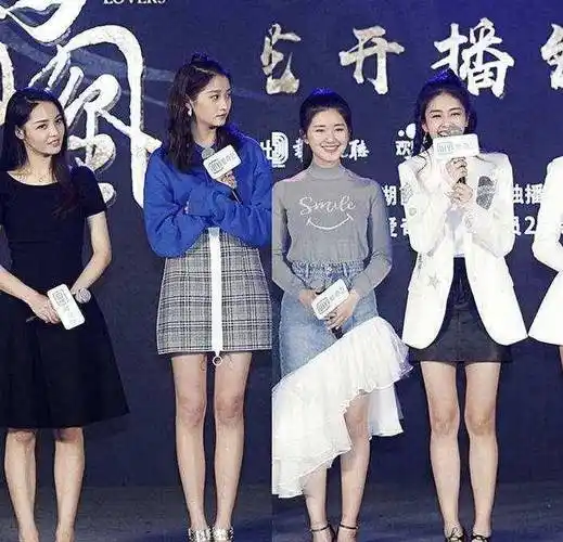 关晓彤可谓是行走的模特,和其他女星同框合照,就没输过.