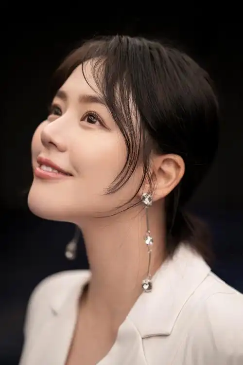 马思纯纯白西装裙性感写真图片99