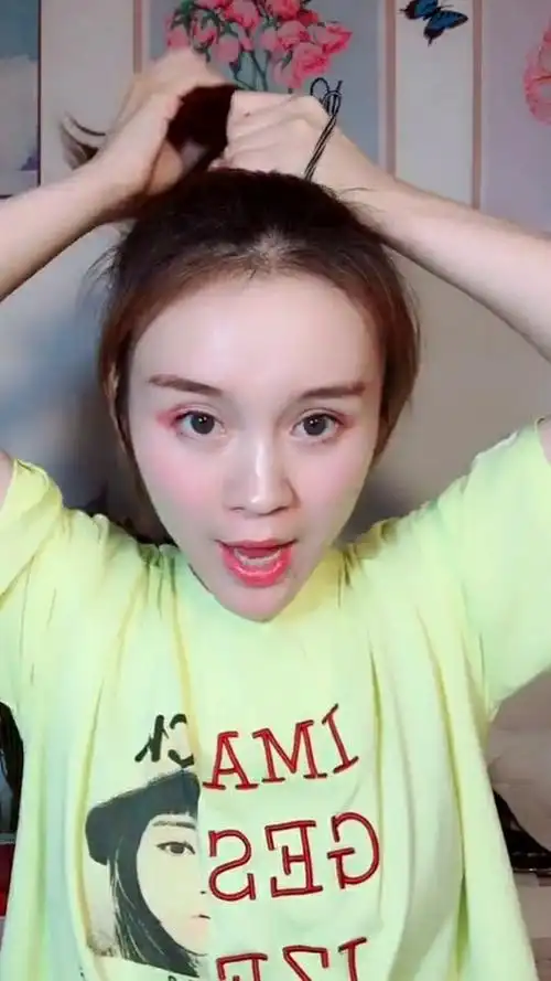 40岁老阿姨教你扎丸子头,很年轻有没有?