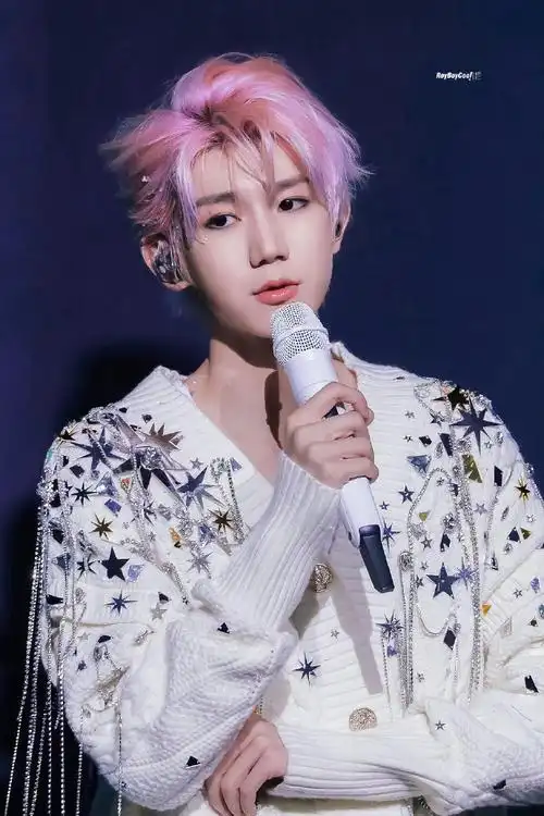 官宣了要去西安看王源的绝美舞台了,我就问谁不心动#王源超霸绿海狂欢