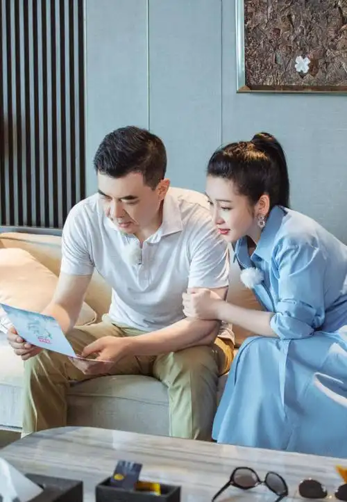 爱情最美的样子妻子的浪漫旅行中秦海璐与王新军上演亲亲抱抱举高高