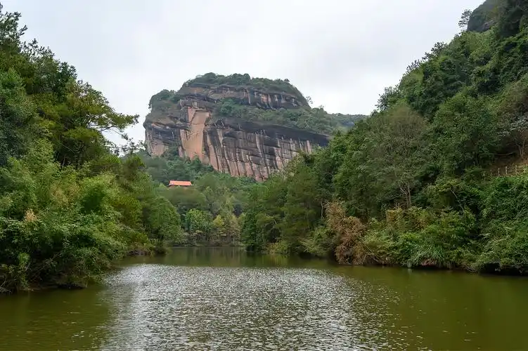 江西被忽略的名山典型的丹霞地貌景观苏东坡曾来此游历