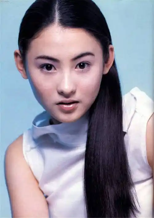 原创好不容易找齐了二十位女明星十八岁的照片谁年轻的时候最漂亮