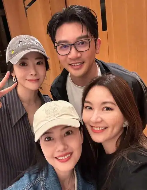 苏有朋演唱会惊现众明星,高圆圆,陈紫函,陈秀丽,李明启等现身