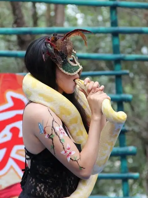 美女与蛇——人像习拍