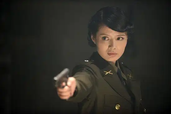 她用21年时间捧红丈夫,丈夫却变心离她而去,43岁依然坚持拍戏_程愫